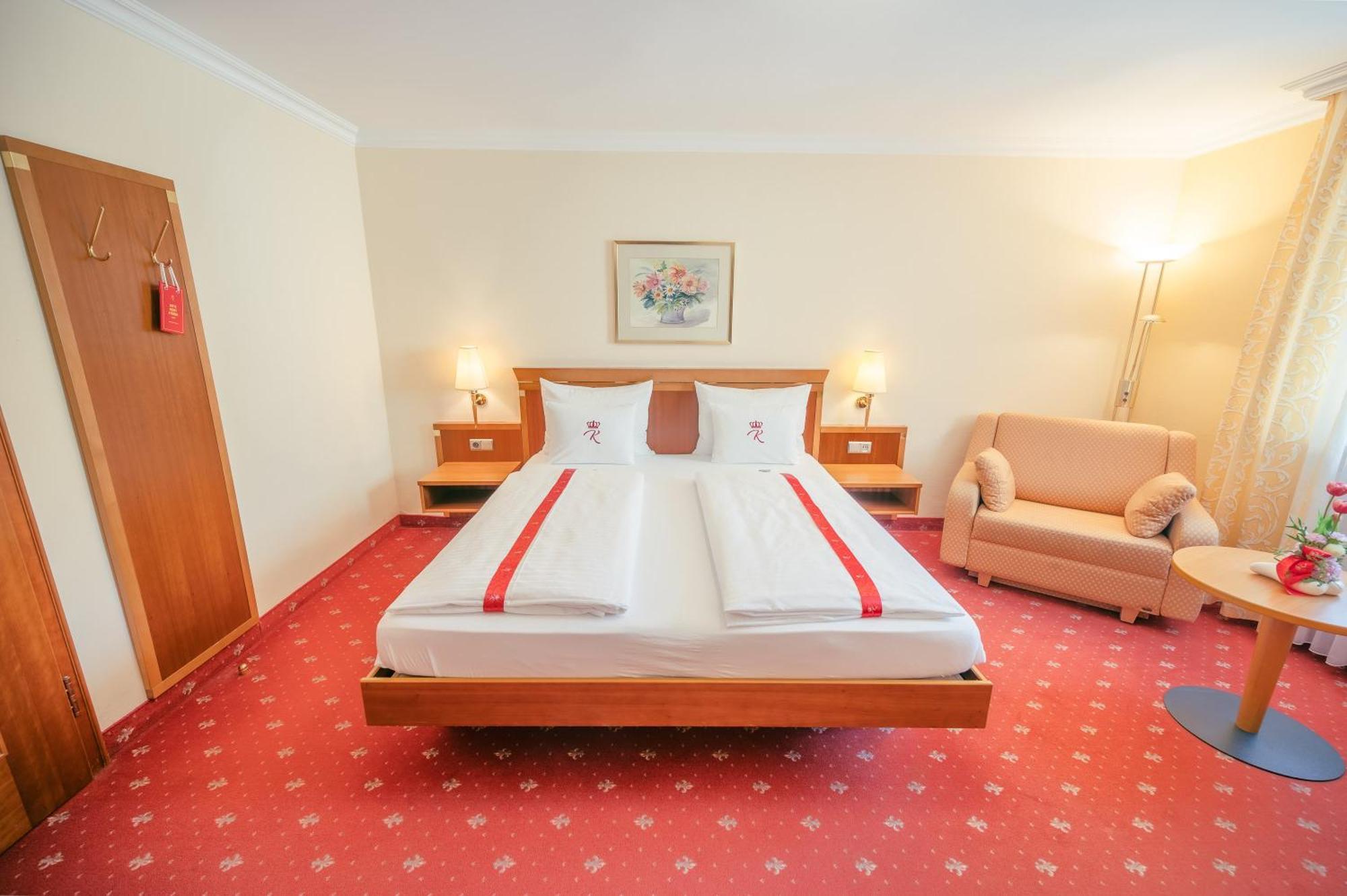 Oberschleißheim Hotel Am Schlosspark Zum Kurfuerst מראה חיצוני תמונה