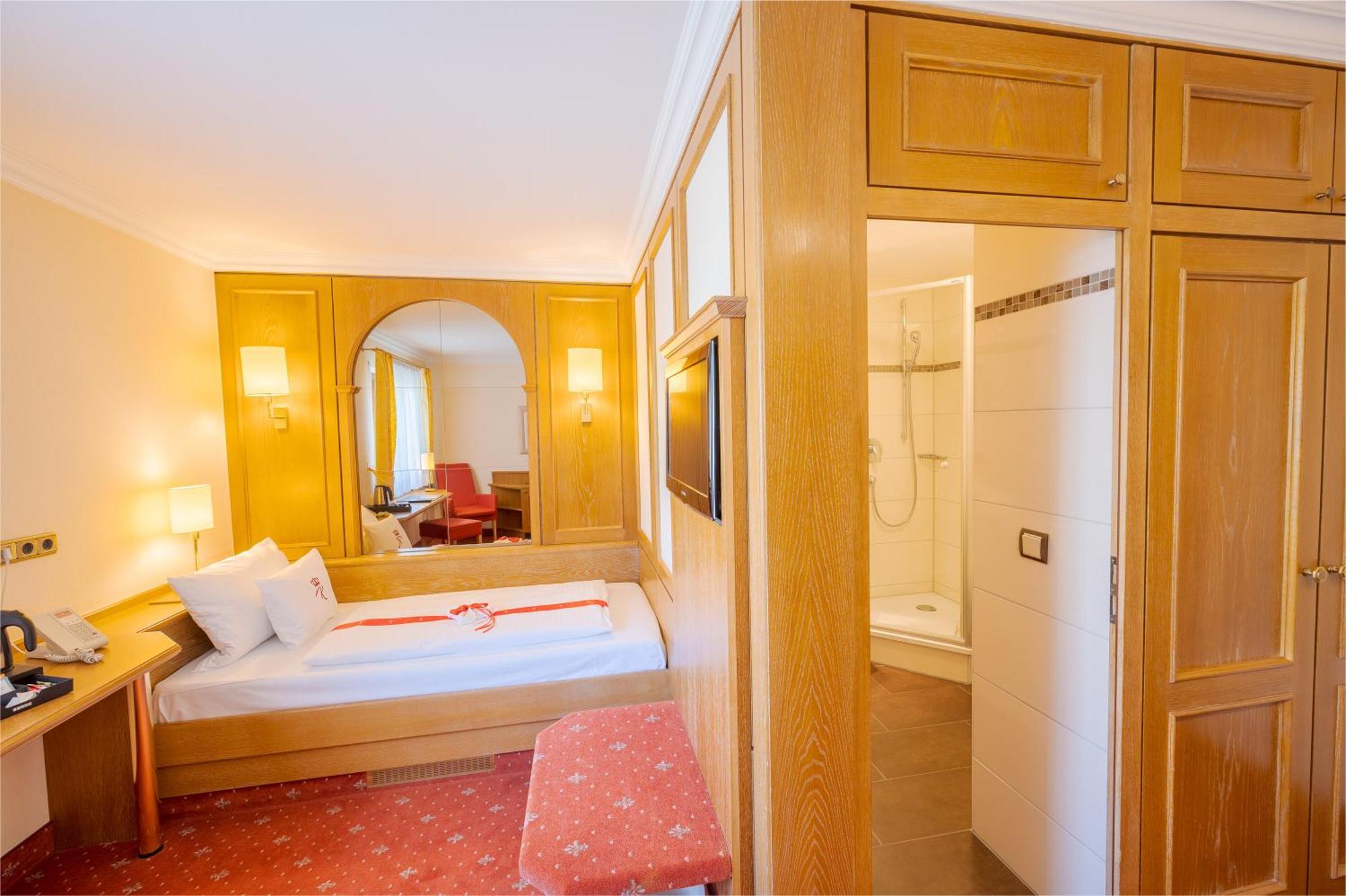 Oberschleißheim Hotel Am Schlosspark Zum Kurfuerst מראה חיצוני תמונה
