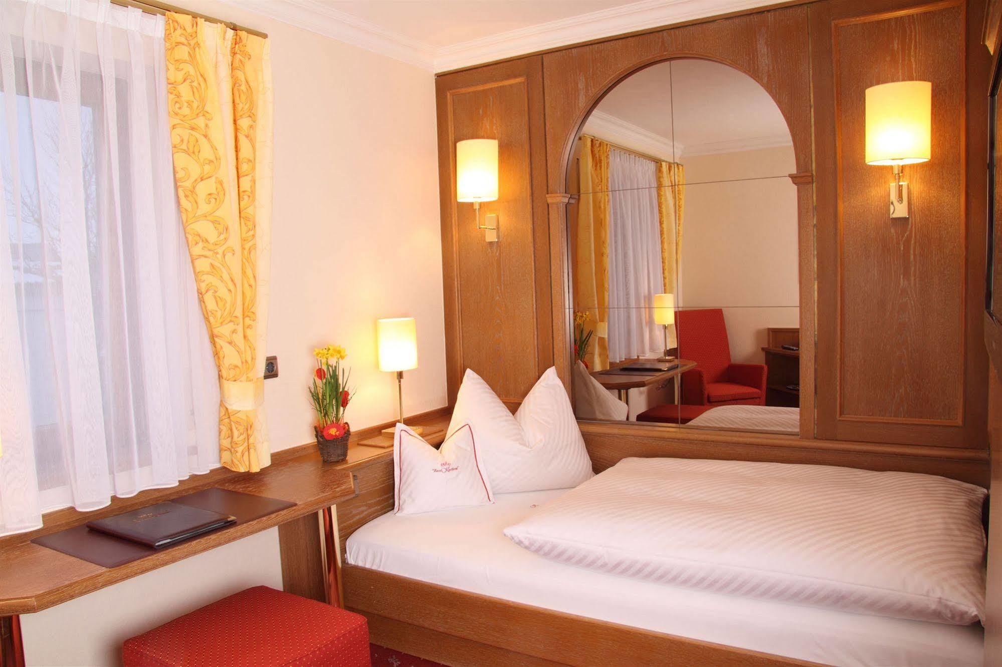 Oberschleißheim Hotel Am Schlosspark Zum Kurfuerst מראה חיצוני תמונה